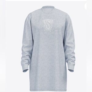 A Victoria’s Secret Long Sleeve Sleep Shirt